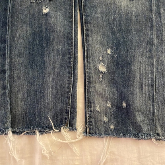 Lucky Brand Distressed Sienna Slim Boyfriend Mid-Rise Cropped Raw Hem Jeans 2/26 - Picture 2 of 6